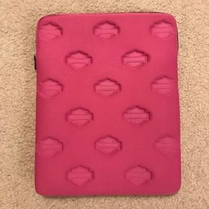 Padded H-D tablet cover.
